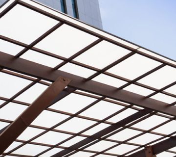 پلی کربنات یا شیشه: بهترین انتخاب کدام است؟