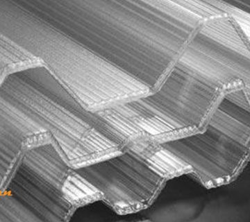 چرا ورق موجدار پلی کربنات انتخاب مناسبی برای سقف‌ های گلخانه‌ ای است؟